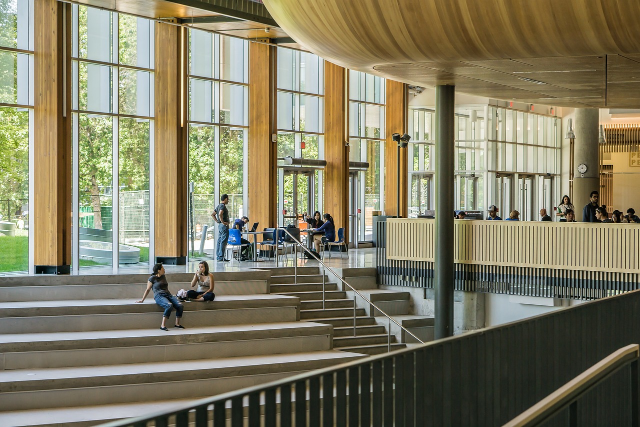 Peran Strategis Universitas dalam Meningkatkan Kualitas Pendidikan dan Inovasi Sosial di Era Modern